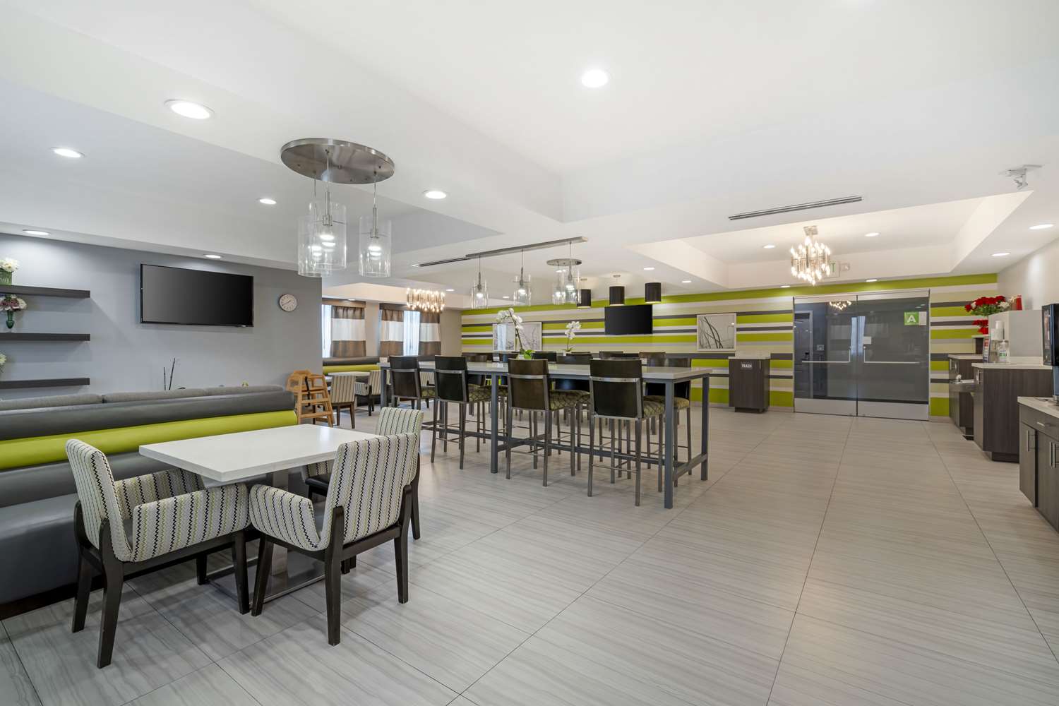 Best Western Plus Gardena Inn & Suites 24/36