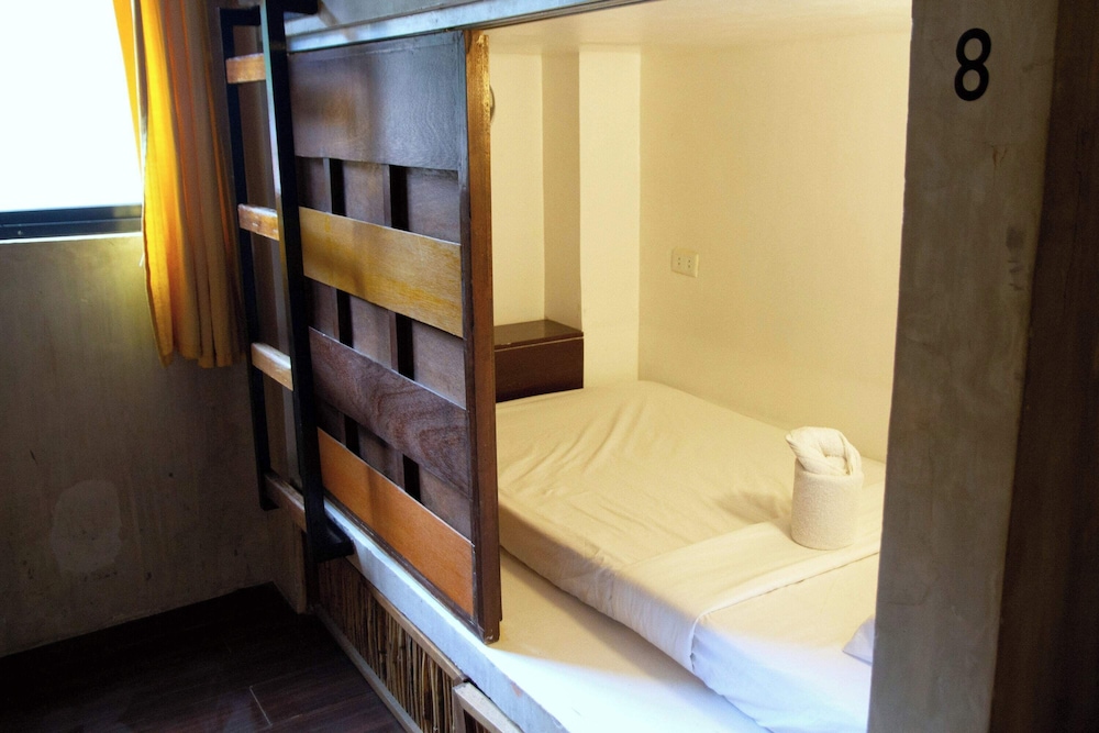Happiness Hostel 15/50