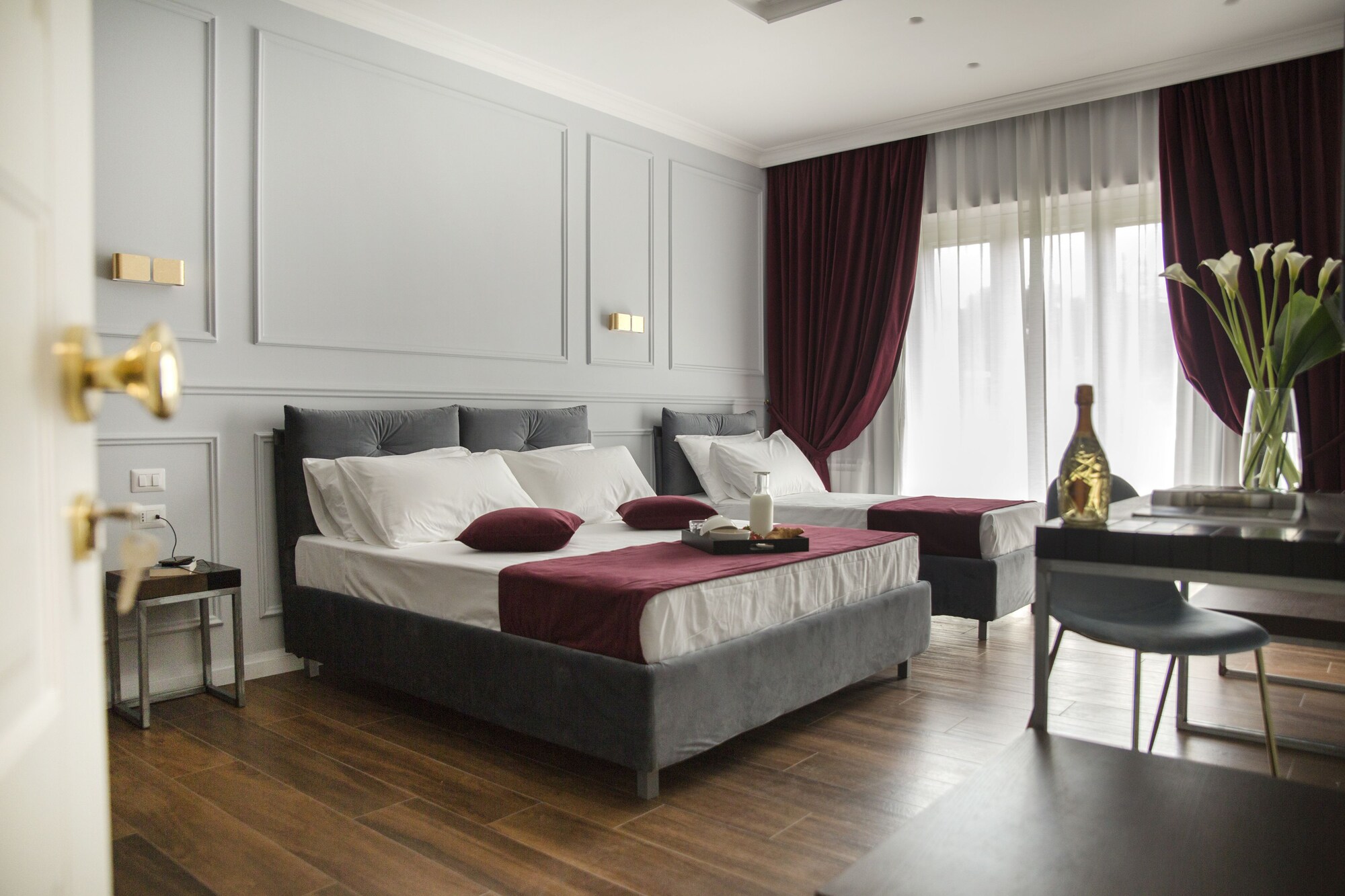 DELUXE, TRIPLE, BALCONY