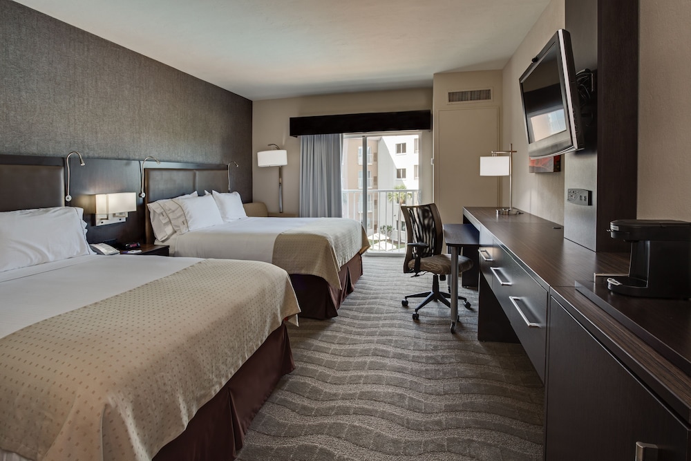 Holiday Inn Express and Suites Naples Downtown 21/64