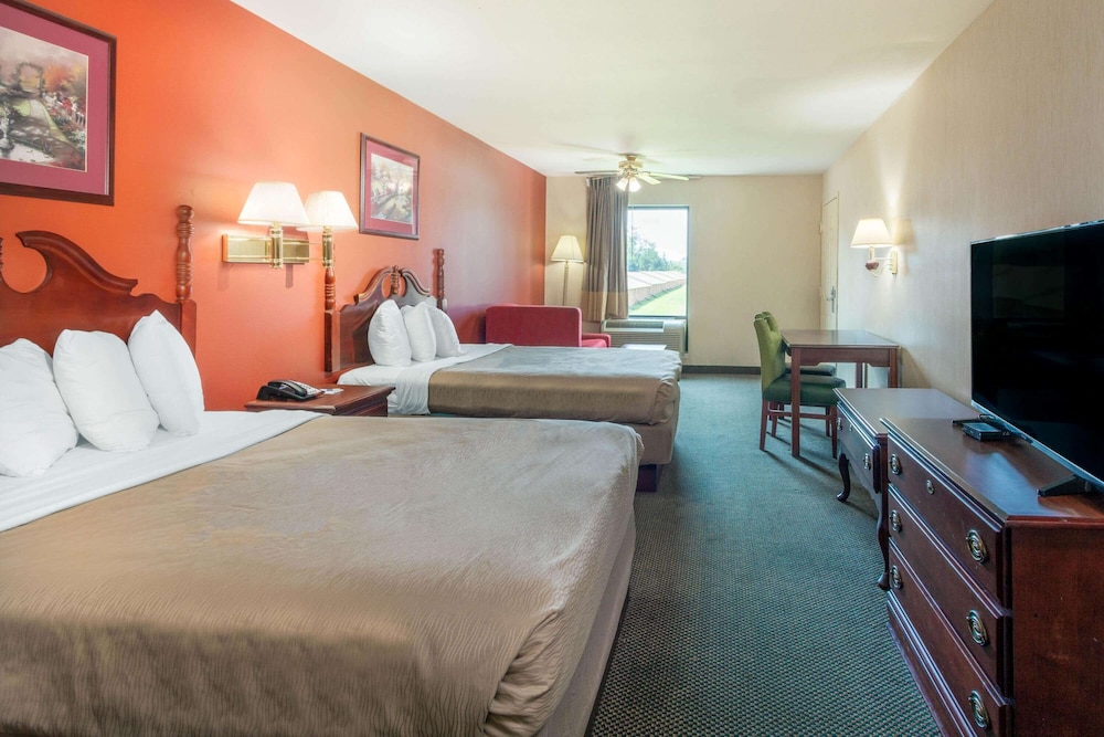 Brentwood Inn and Suites (ex. Americas Best Value Inn and Suites Glen Allen/Richmond) 15/42