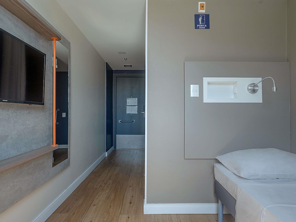 EXECUTIVE, TWIN BEDS