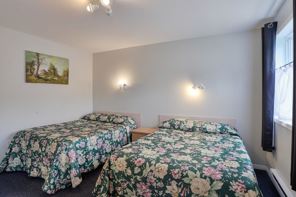 Oakwood Motel 16/56