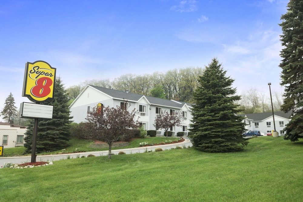 Super 8 by Wyndham Manistee 16/18