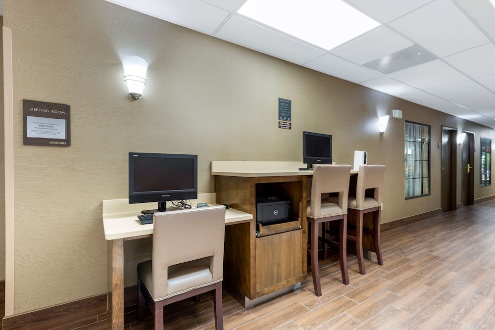 Comfort Suites Near Potomac Mills 43/50