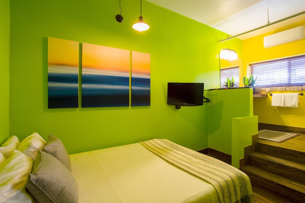 Nomads Hotel 12/67