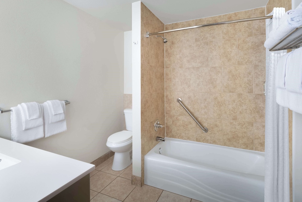 Family Suite, 2 Queen Beds, Best Western Red Hills 6/7
