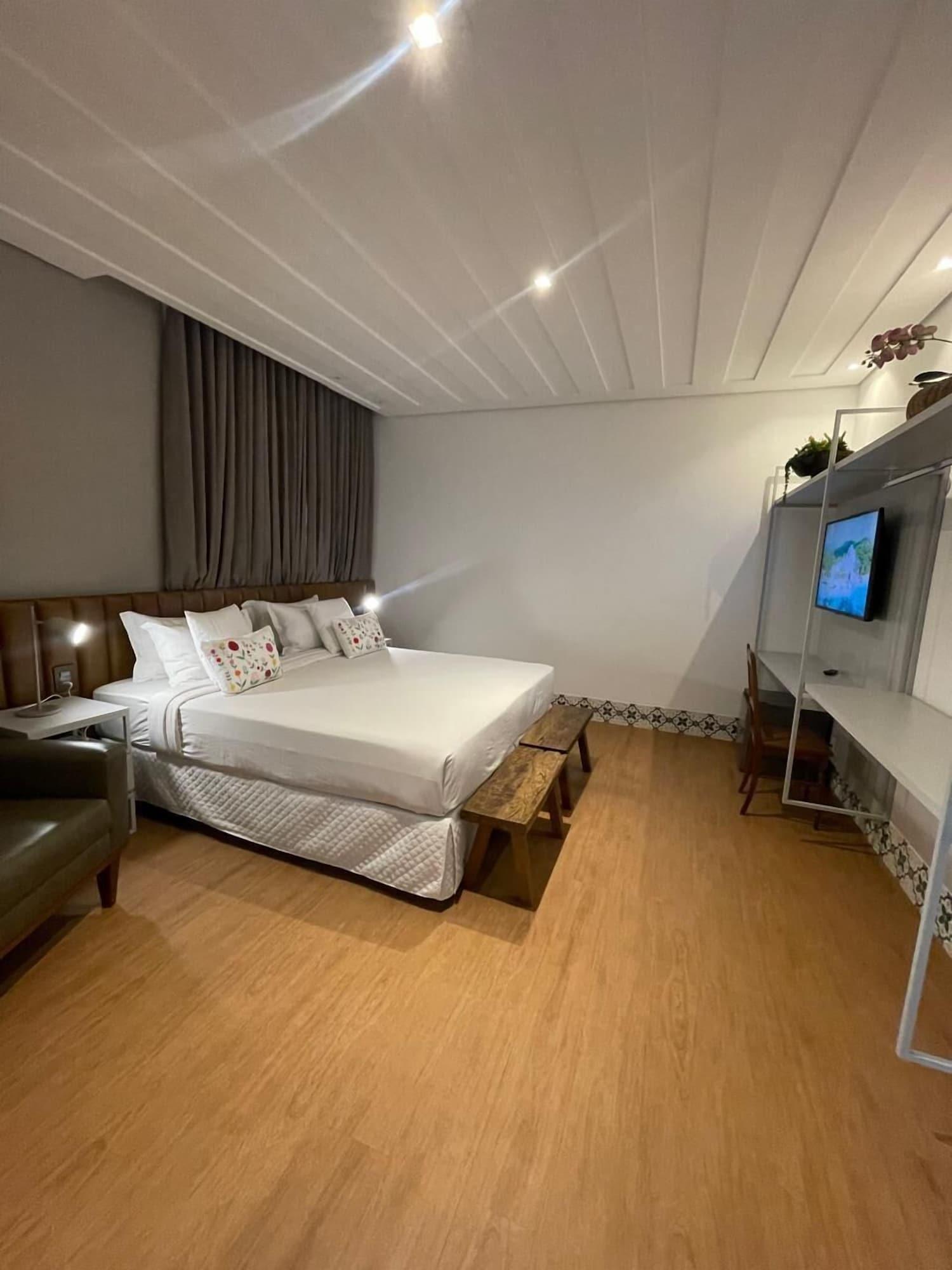 Deluxe, Double Bed
