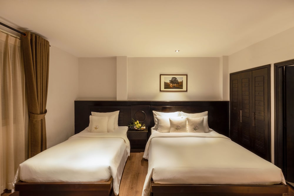 Cochin Zen Hotel 24/70