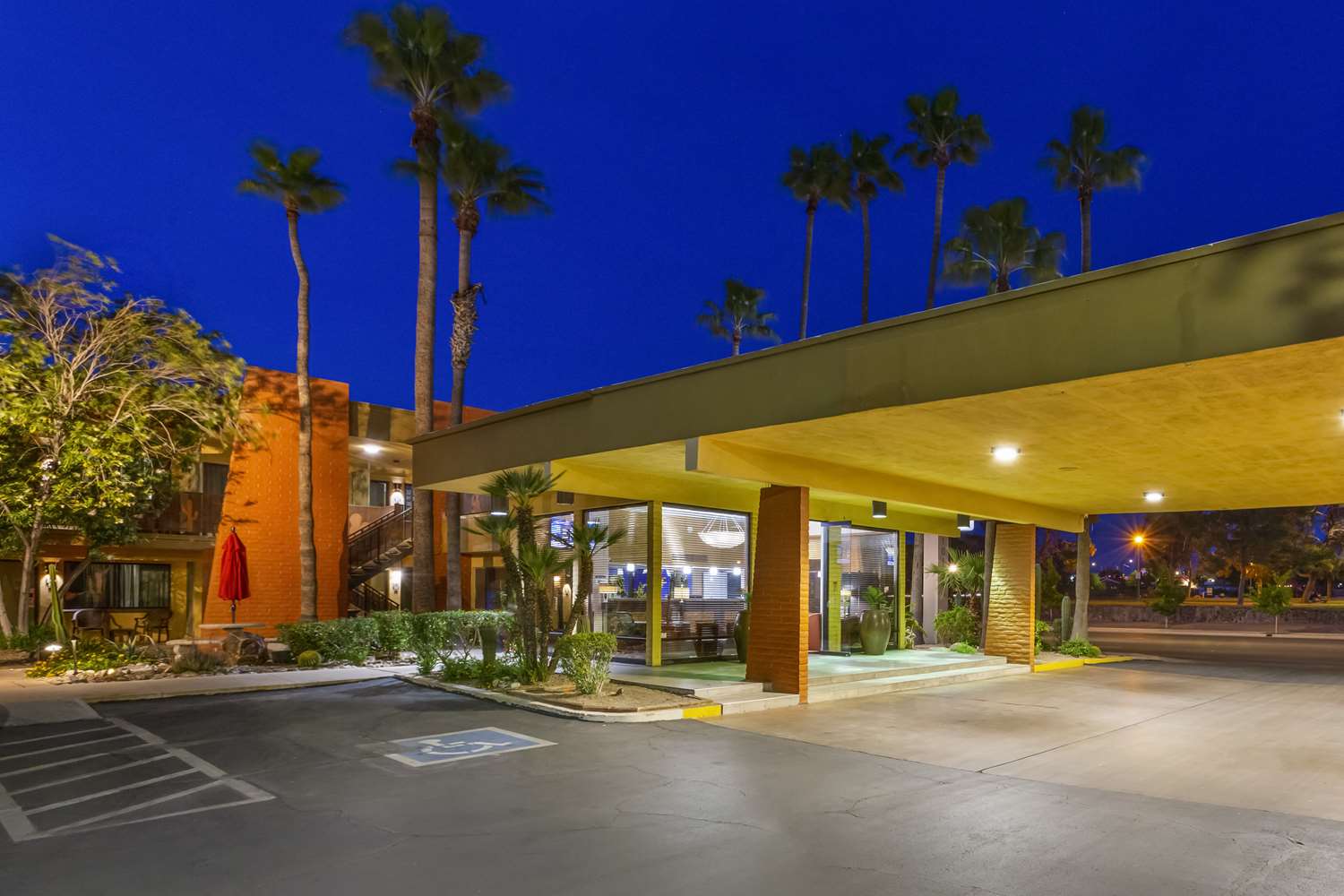 Royal Sun Inn & Suites 1/25