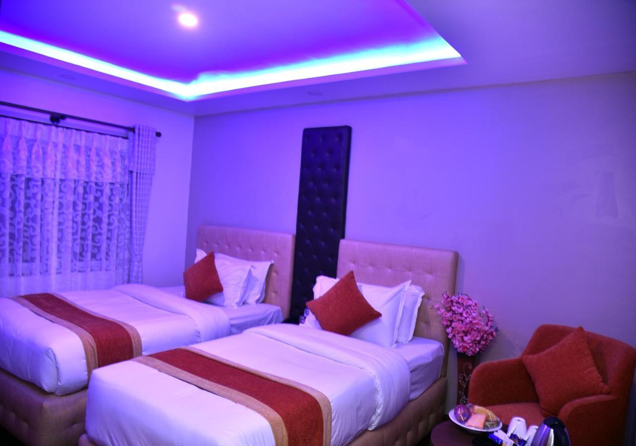 Deluxe, Twin Beds