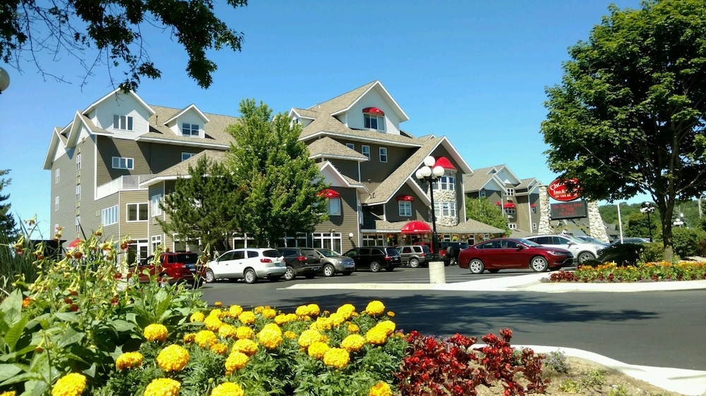 Cherry Tree Inn & Suites photo3