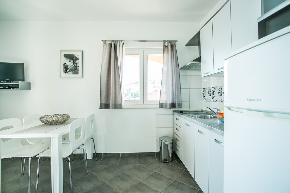 Kaja - Right Next To The Beach 20/50