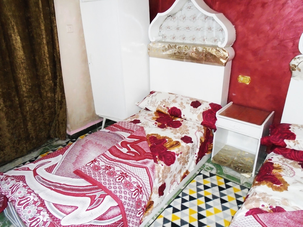 ECONOMY, DOUBLE OR TWIN BED