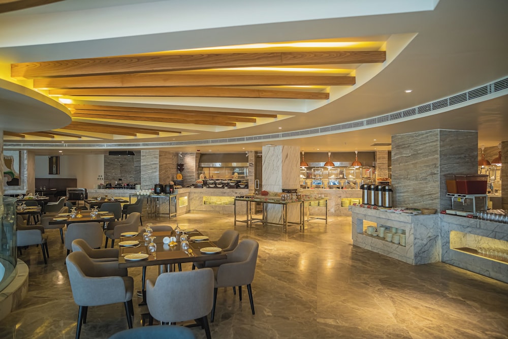 Ramada by Wyndham Cox's Bazar Kolatoli Beach 40/42