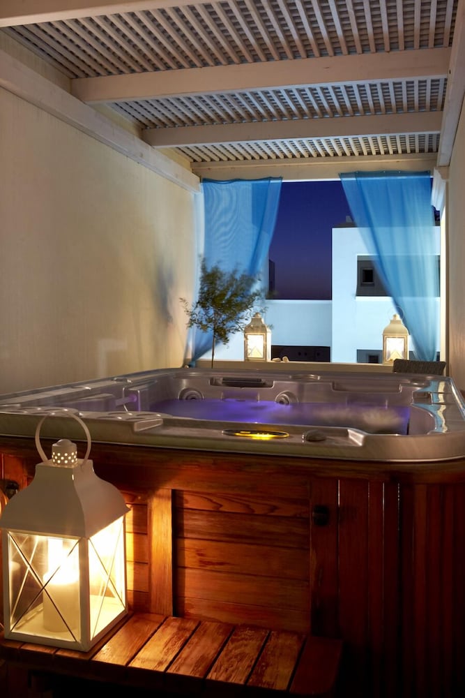Mitos Suites 38/62