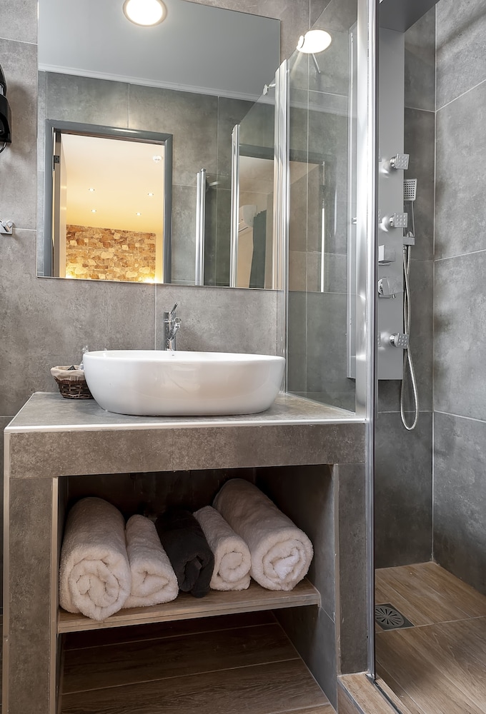 Pallada Athens Boutique Rooms and Apartments 42/43