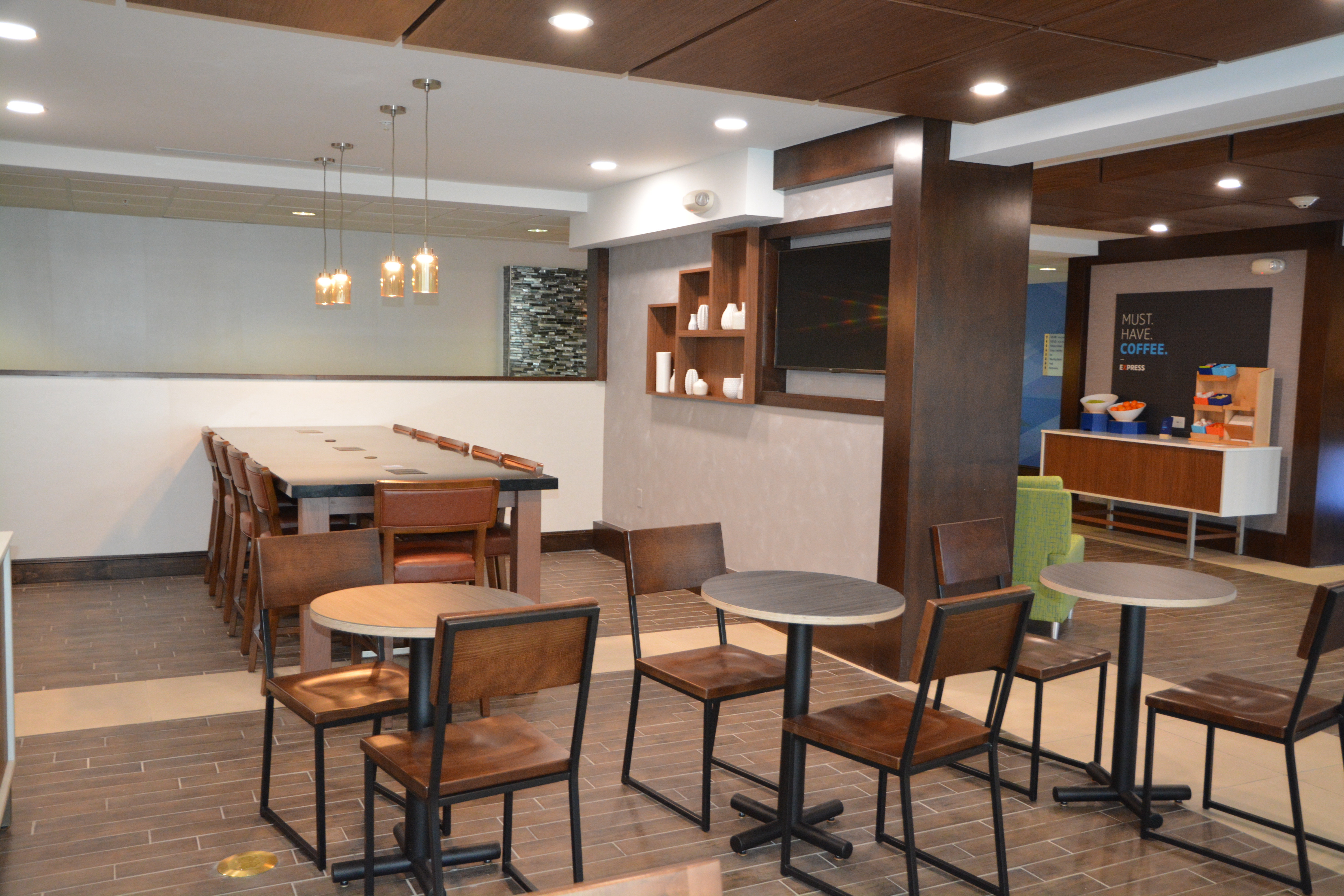 Holiday Inn Express Suites Caryville 41/57