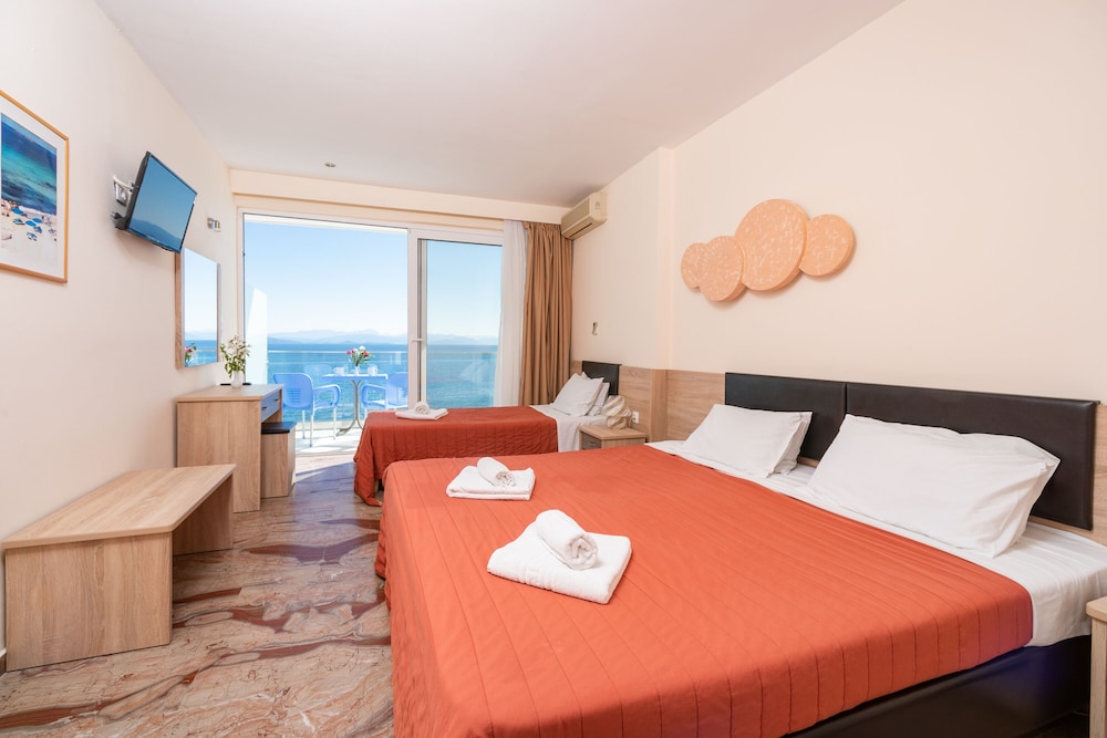 ROOM, TRIPLE, SEA VIEW