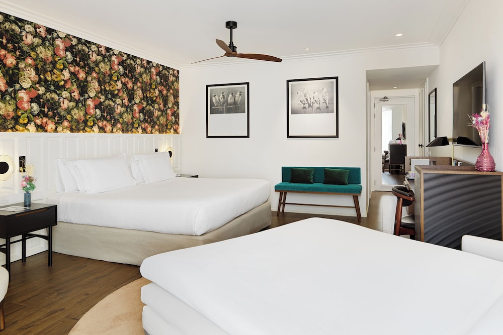 SUPERIOR, DELUXE, DOUBLE BED