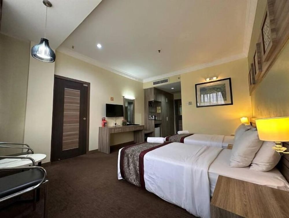 Hig Hotel 30/73