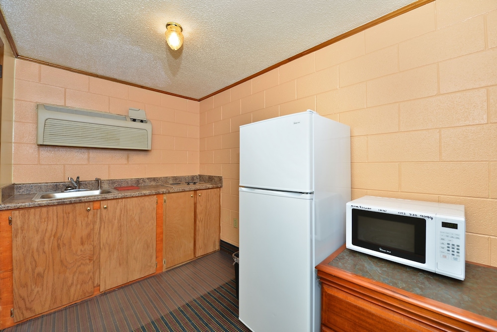 American Inn And Suites 22/47