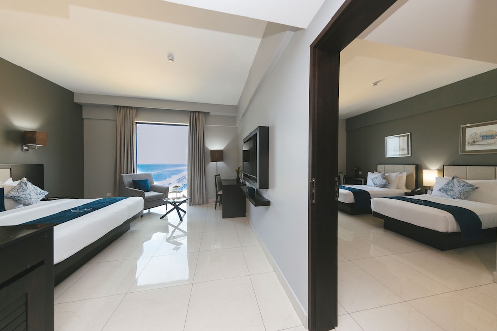 Connecting, Family, Twin Beds, King Bed, Hotel MaRadha Colombo 5/7