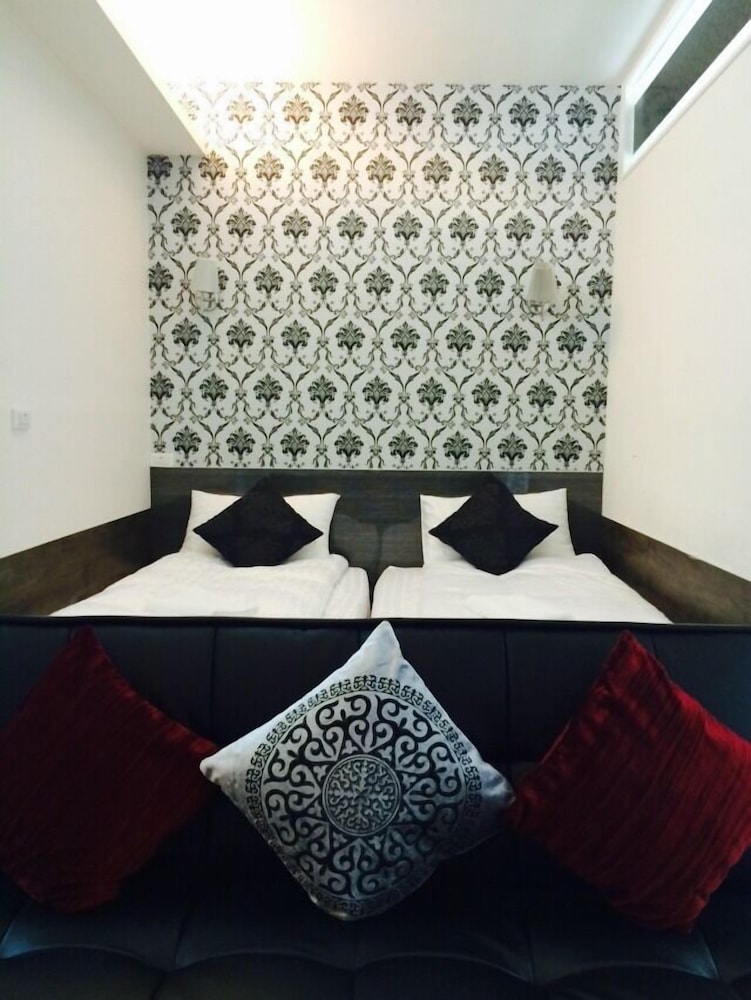 Rhine Castle Hotel 32/54