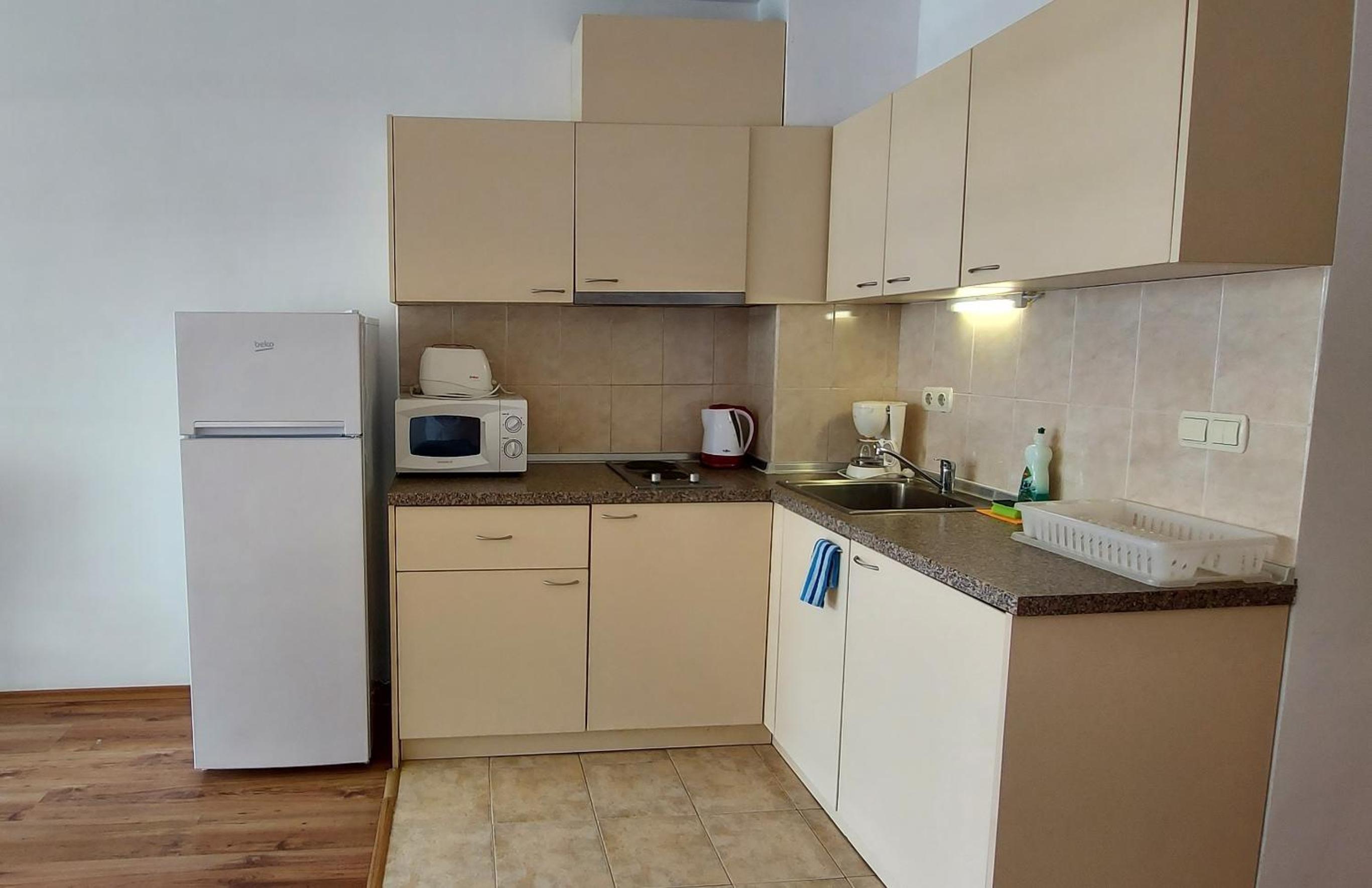 Julia Family Apartments 11/62