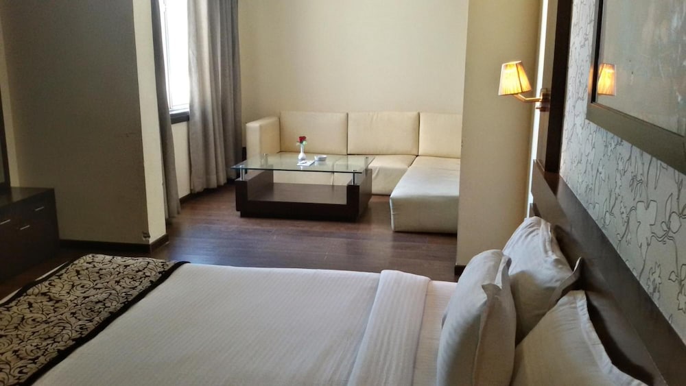 Karon Hotel Lajpat Nagar 16/60