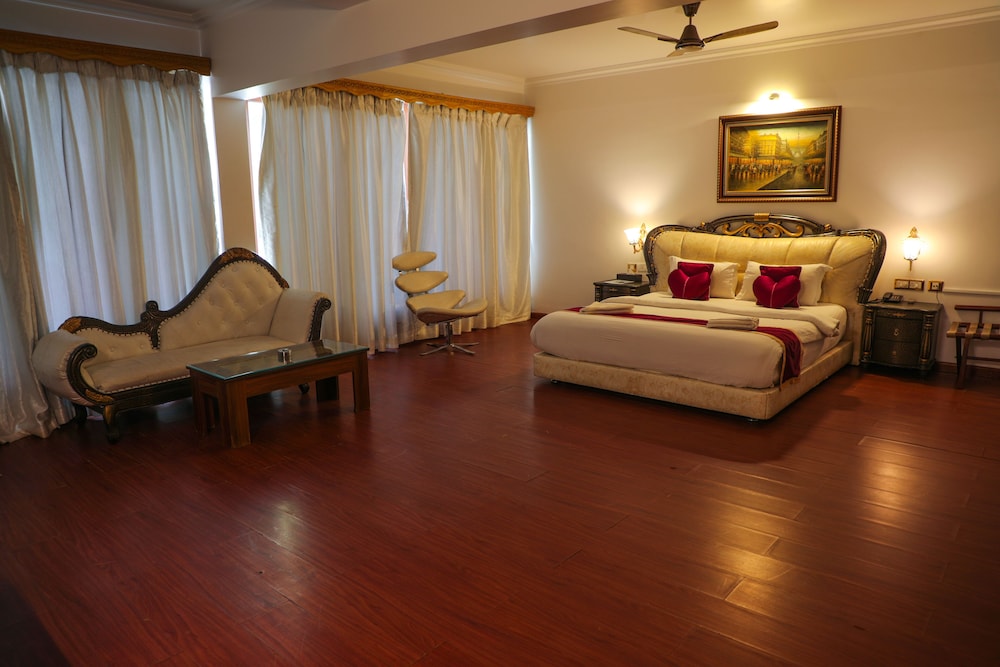 White Pearl Suites by Rosetum 18/62