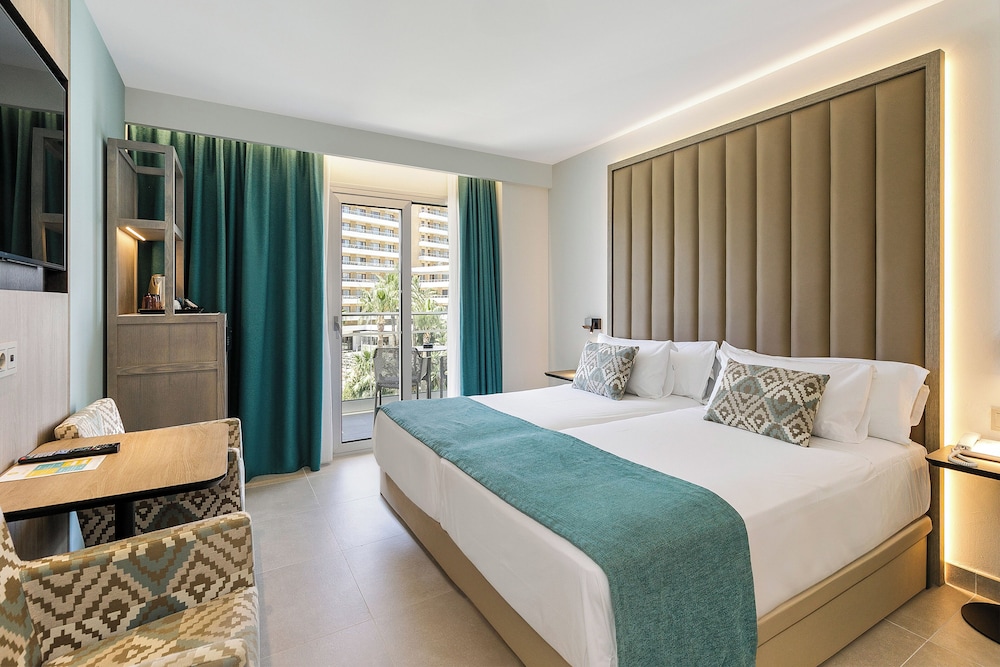 Sol, King Bed, Pool View