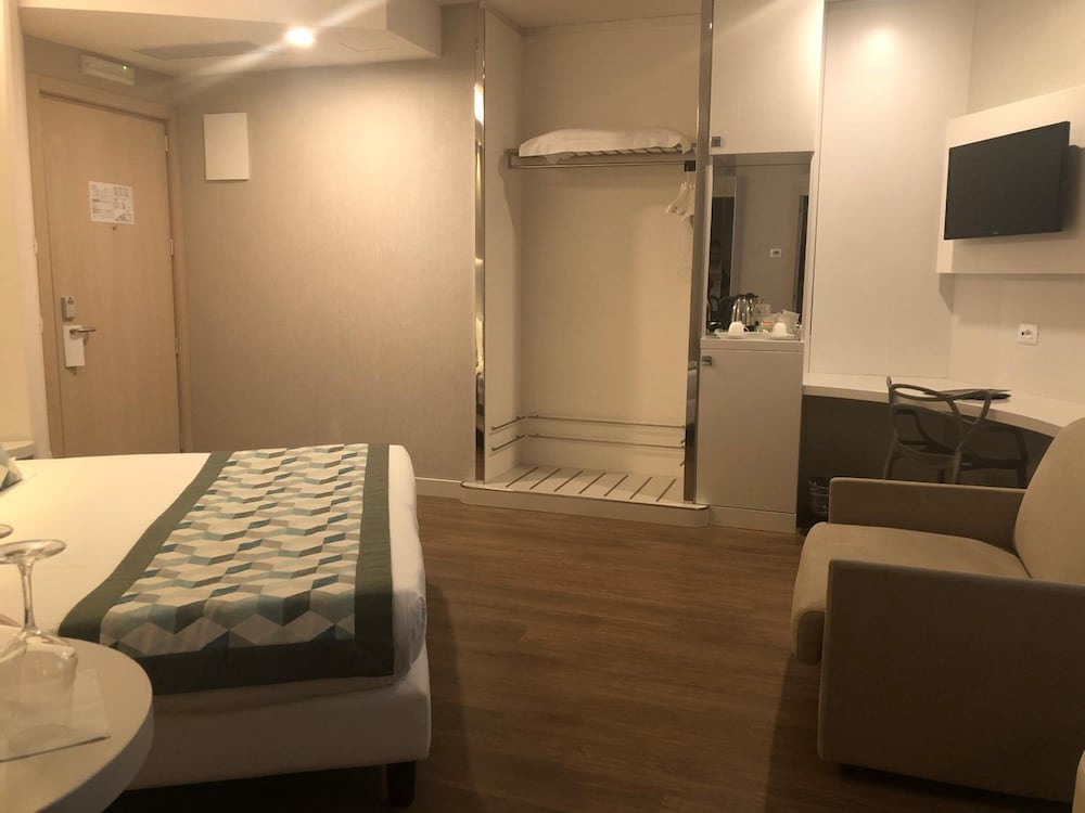 Ark Hotel 42/42