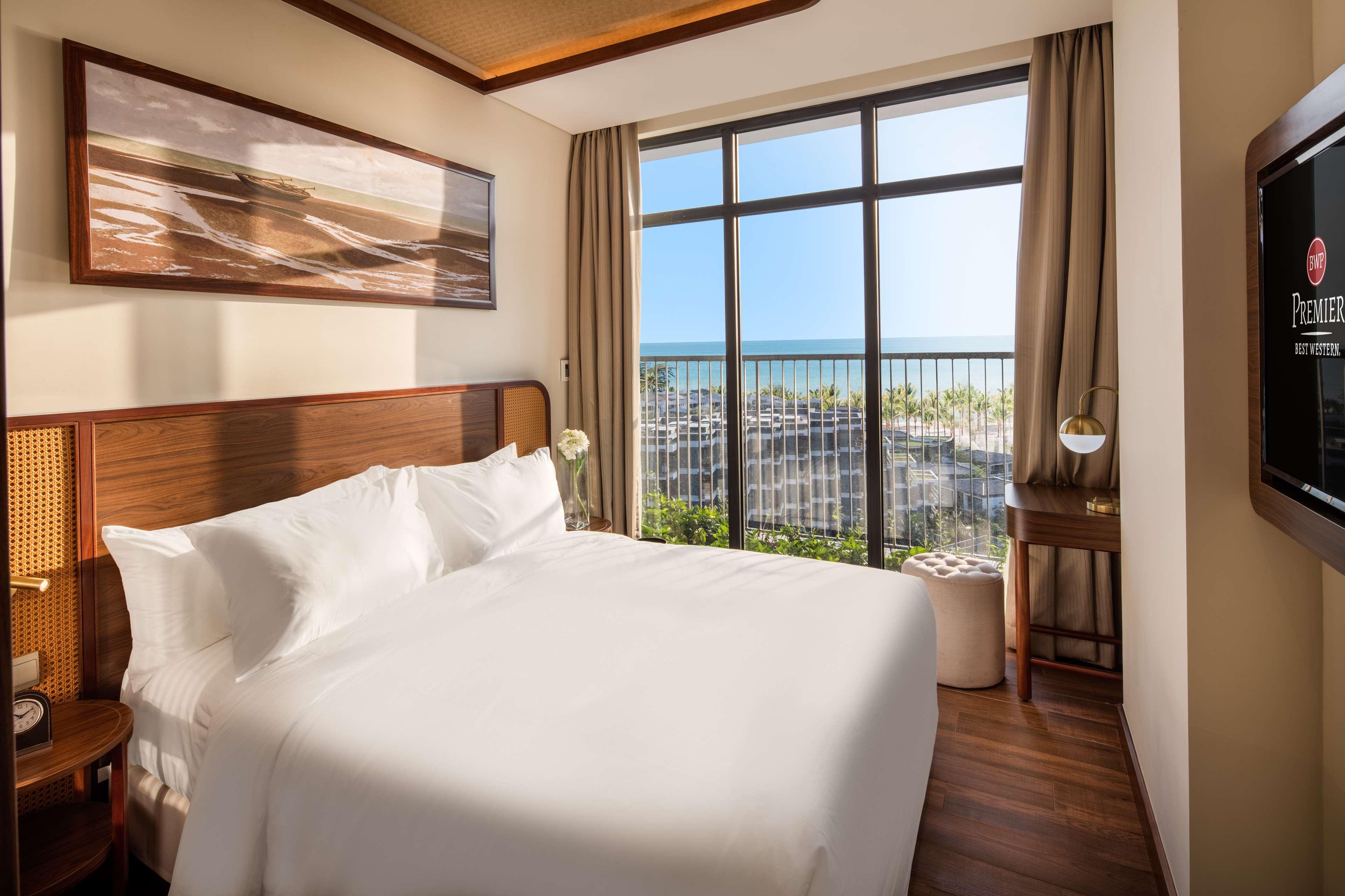 جناح تنفيذي بسريرين كوين بشرفة بغرفتي نوم بمنطقة جلوس، Best Western Premier Sonasea Phu Quoc 8/10