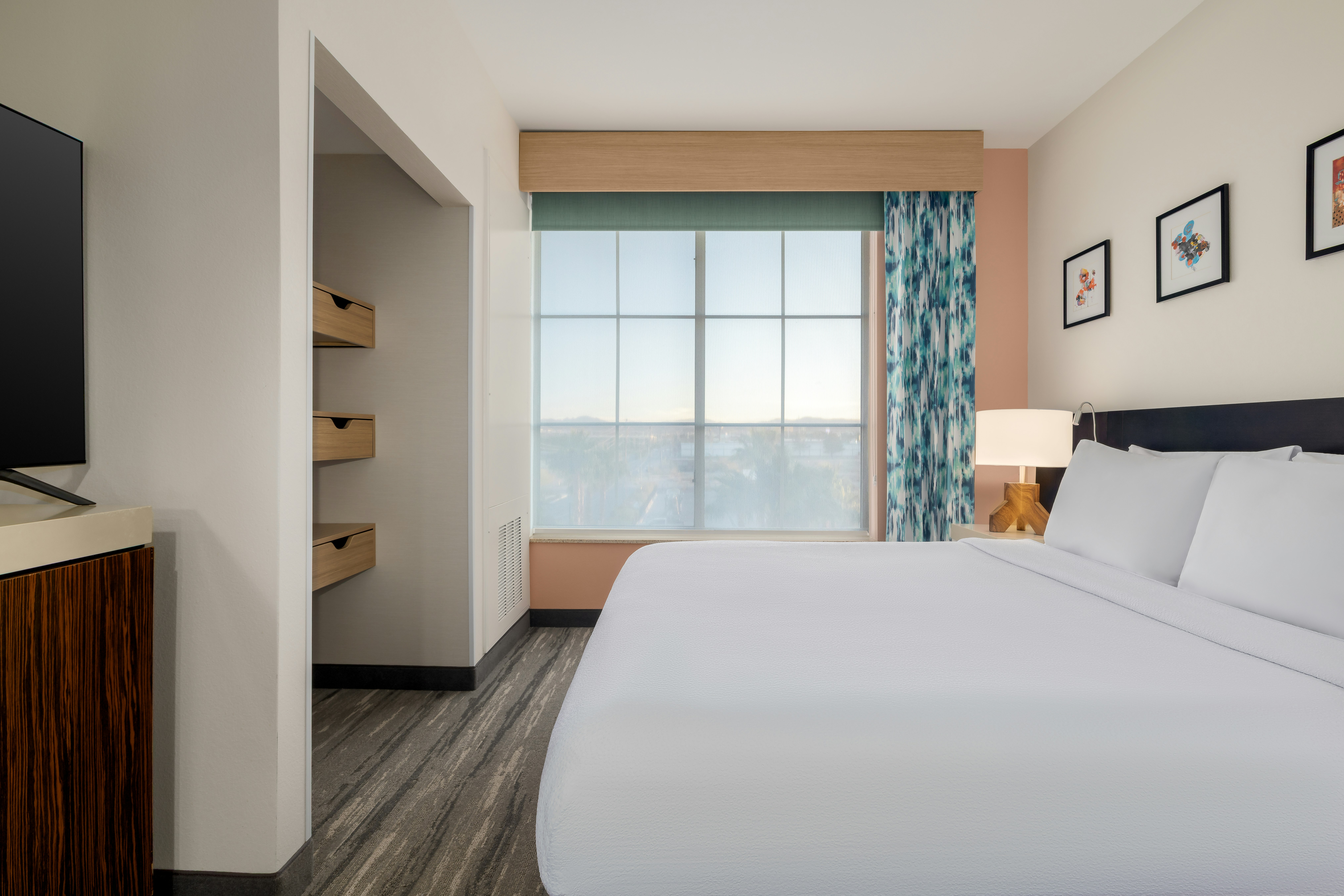 ROOM, KING BED, ACCESSIBLE