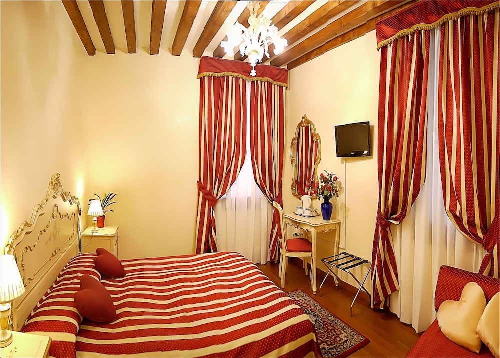 San Luca Hotel 38/55