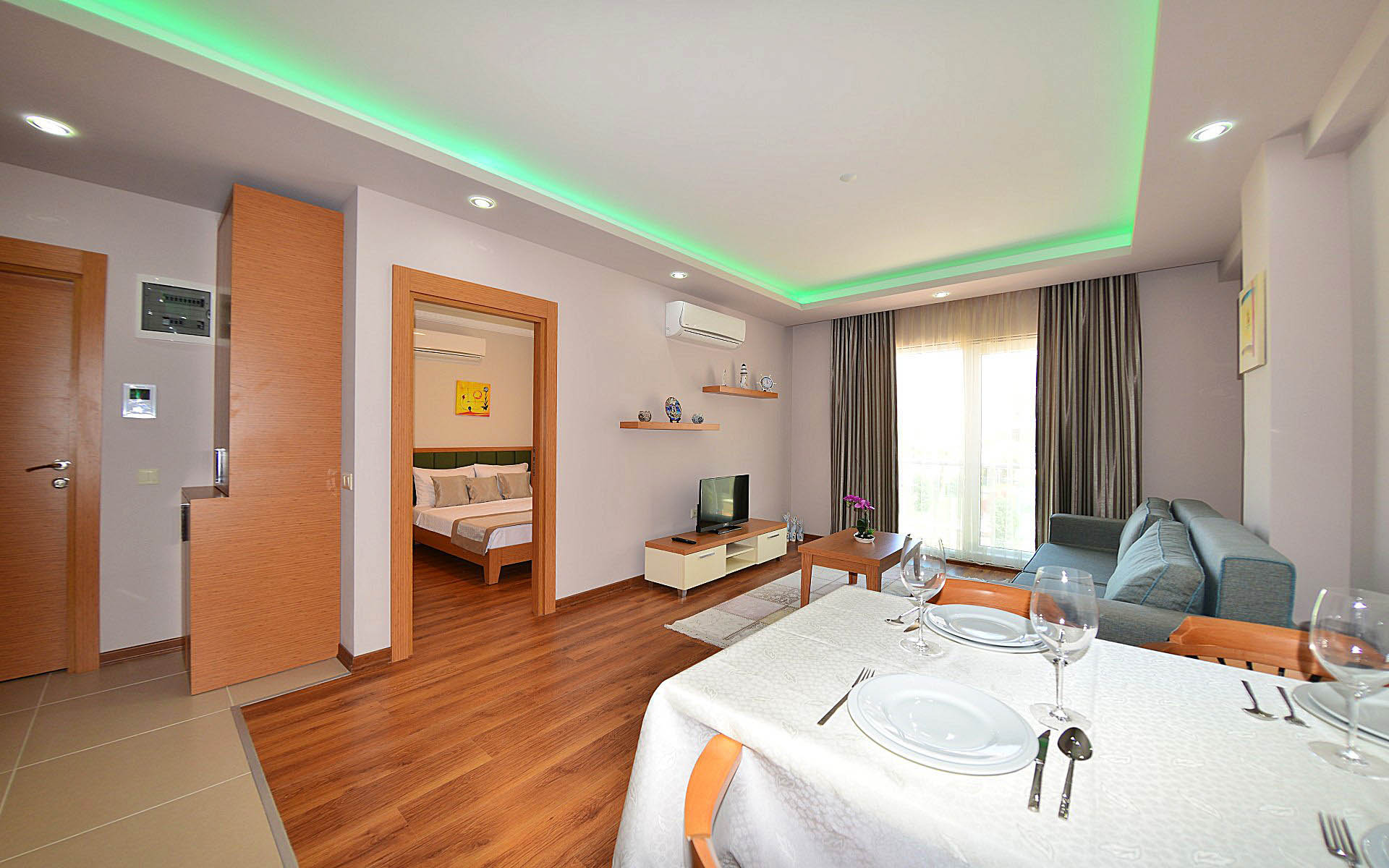 The Suites 80/100