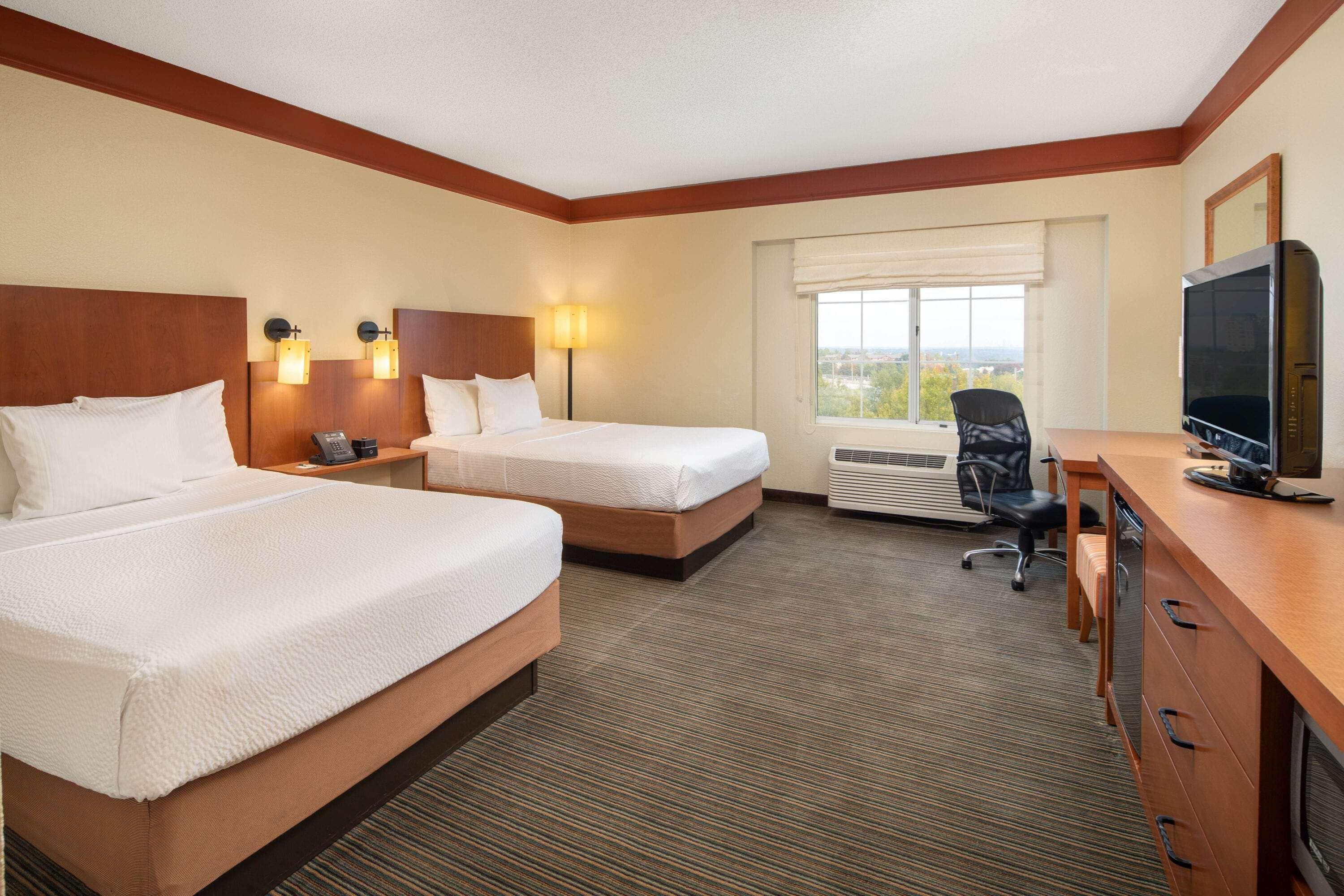 غرفة بسريرين مزدوجين لذوي الإعاقة، La Quinta Inn & Suites by Wyndham Atlanta Ballpark/Galleria 2/3