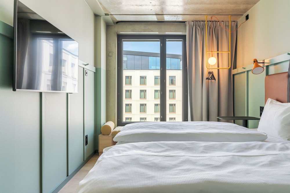 STANDARD, KING BED