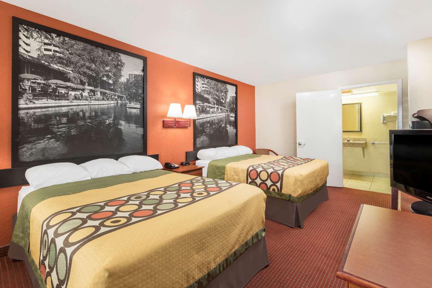 Super 8 By Wyndham San Antonio At I-10 6/25