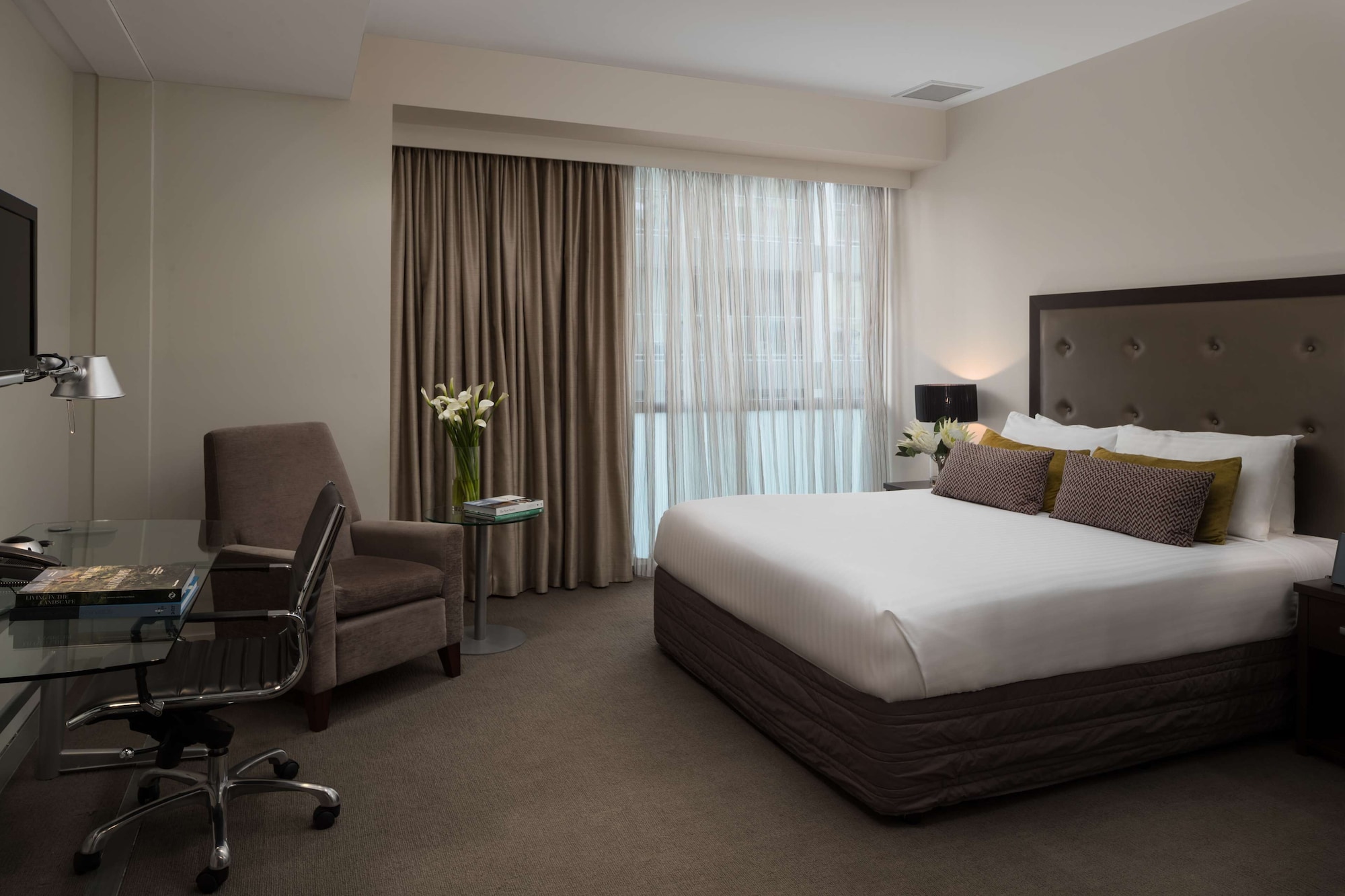 SUPERIOR, KING BED