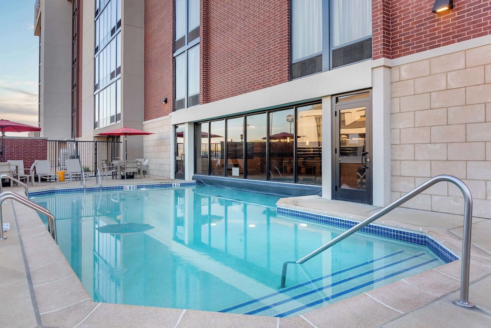 Drury Inn and Suites Southwest St. Louis 24/50