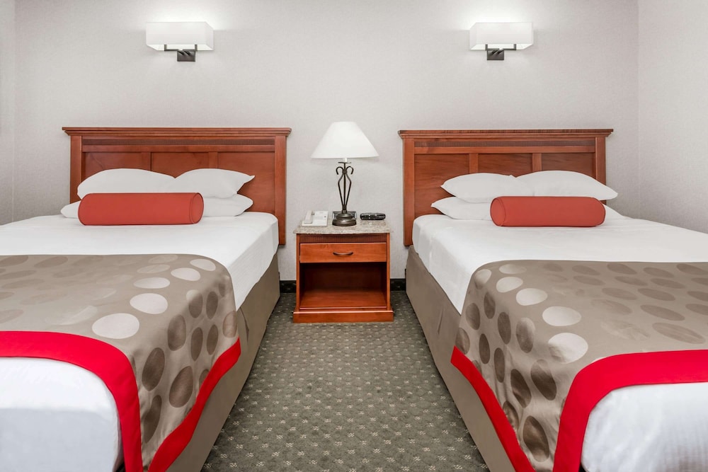 Ramada by Wyndham Frisco 9/32