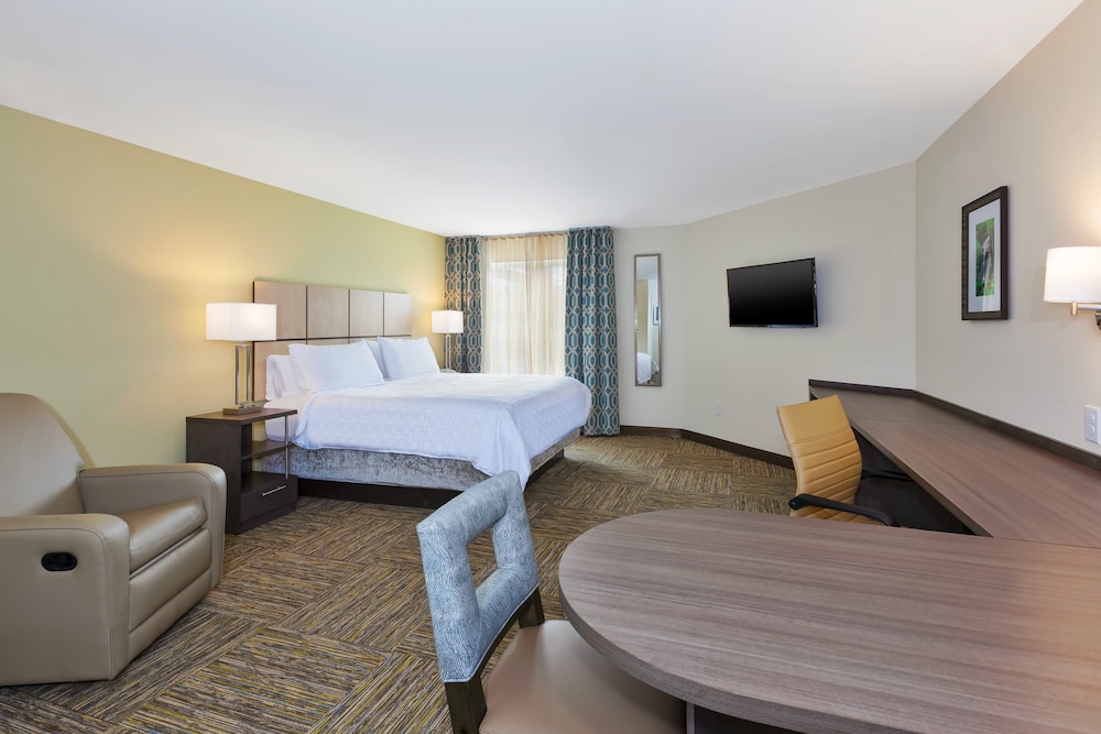 Candlewood Suites Louisville Northeast 12/33