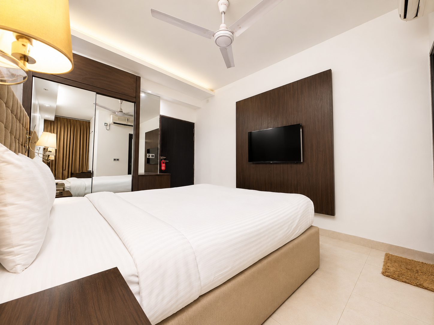 Deluxe, Single, King Bed