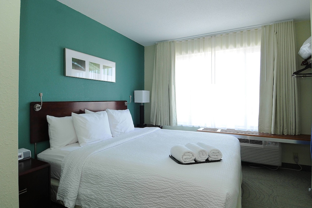 Springhill Suites by Marriott Warwick 8/38