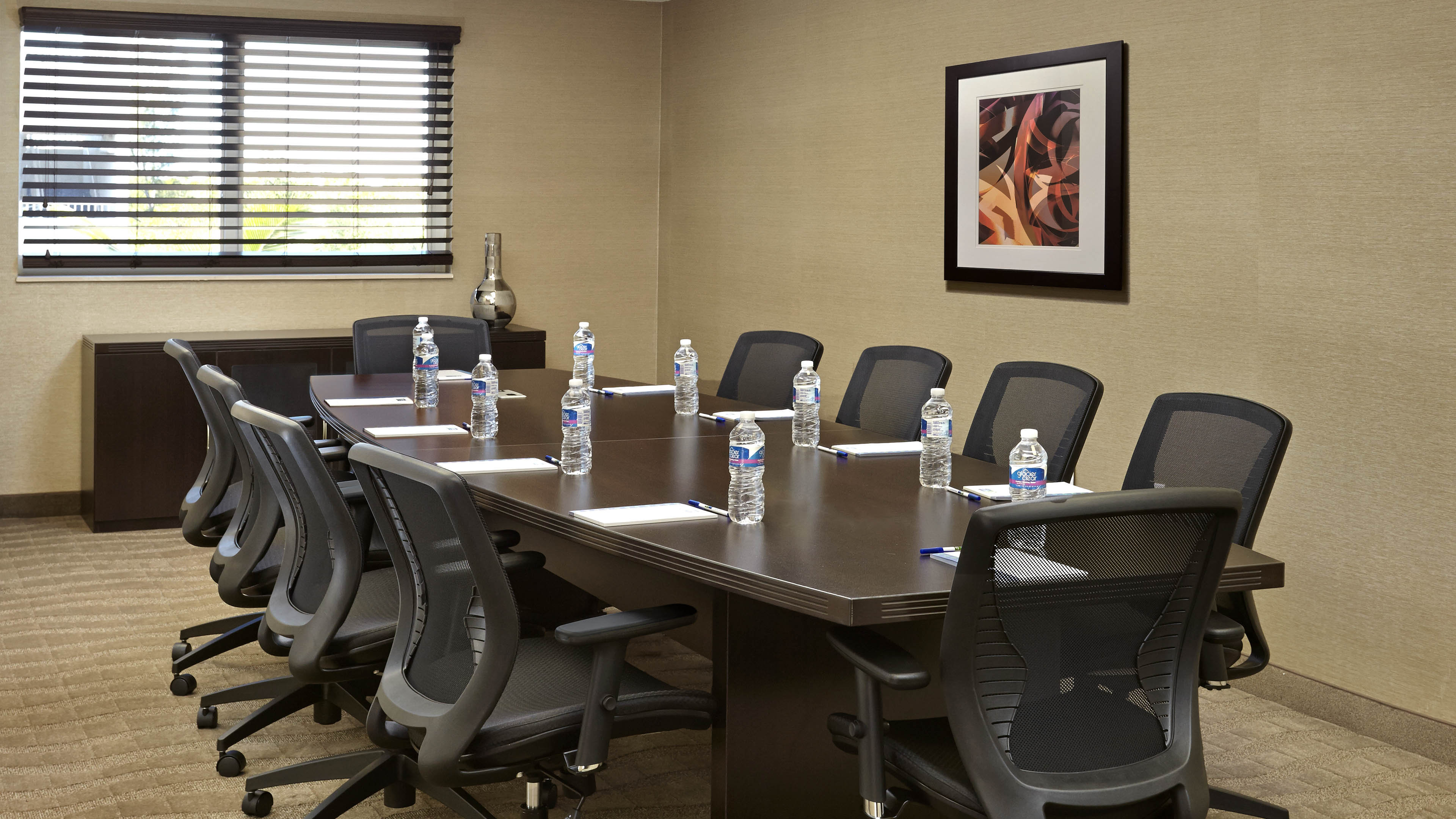 Holiday Inn Express and Suites Naples Downtown 54/64