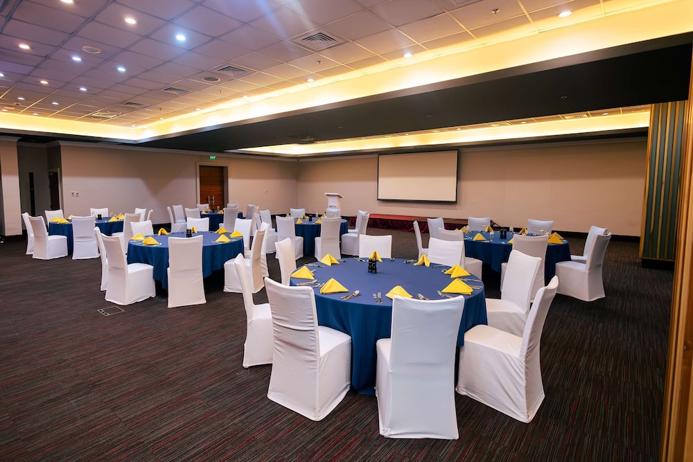 PARK INN BY RADISSON KIGALI 60/65
