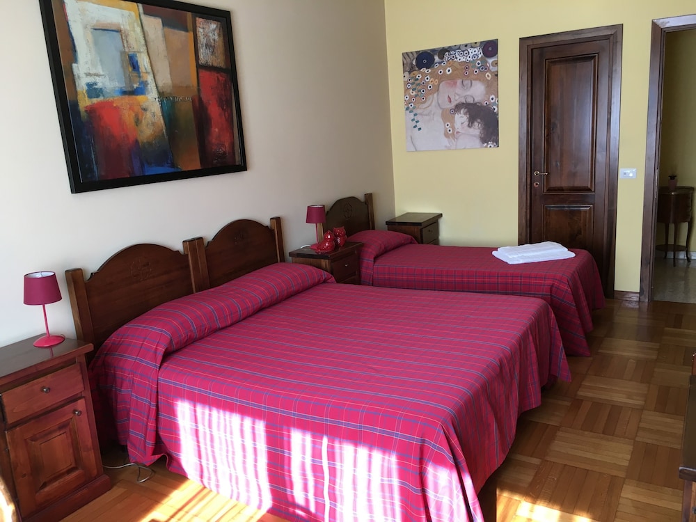 ROOM, QUADRUPLE, PRIVATE BATHROOM