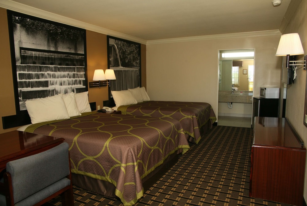 ROOM, 2 DOUBLE BEDS